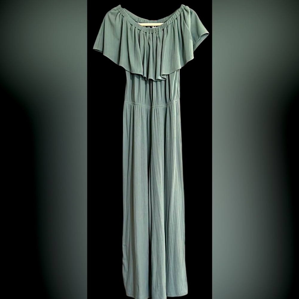 CATO Pastel Sage Green Ribbed Ruffle Top, Sleeveless Romper, Sz Medium, GUC.